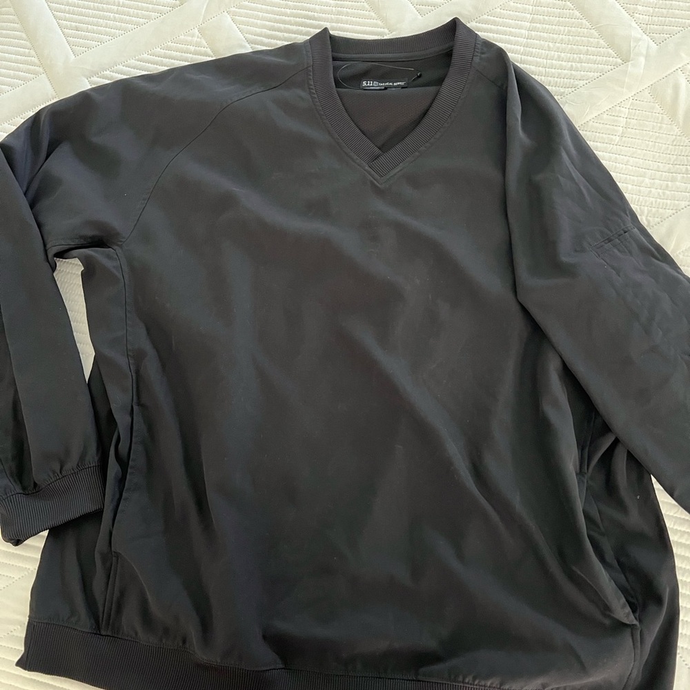 5.11 tactical gear – New, Men’s Xlarge lightweight, V-neck pull over ￼